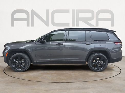 Used 2023 Jeep Grand Cherokee L Limited w/ Black Appearance Package AWD/4WD image 5