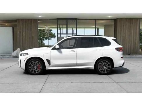 Used 2025 BMW X5 xDrive50e w/ M Sport Package AWD/4WD image 4