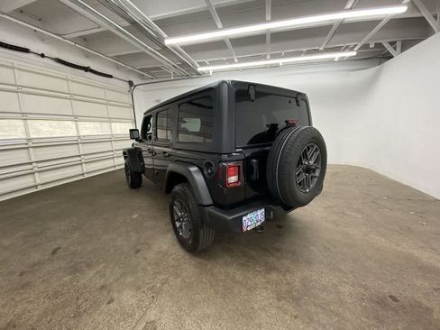 Used 2025 Jeep Wrangler Unlimited Sport AWD/4WD image 4