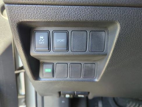 Used 2016 Nissan Rogue SV image 17