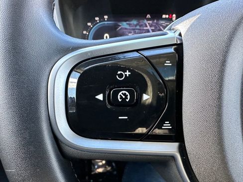 Used 2025 Volvo XC60 B5 Plus image 22