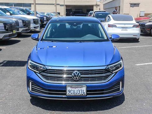Used 2022 Volkswagen Jetta SEL FWD image 2