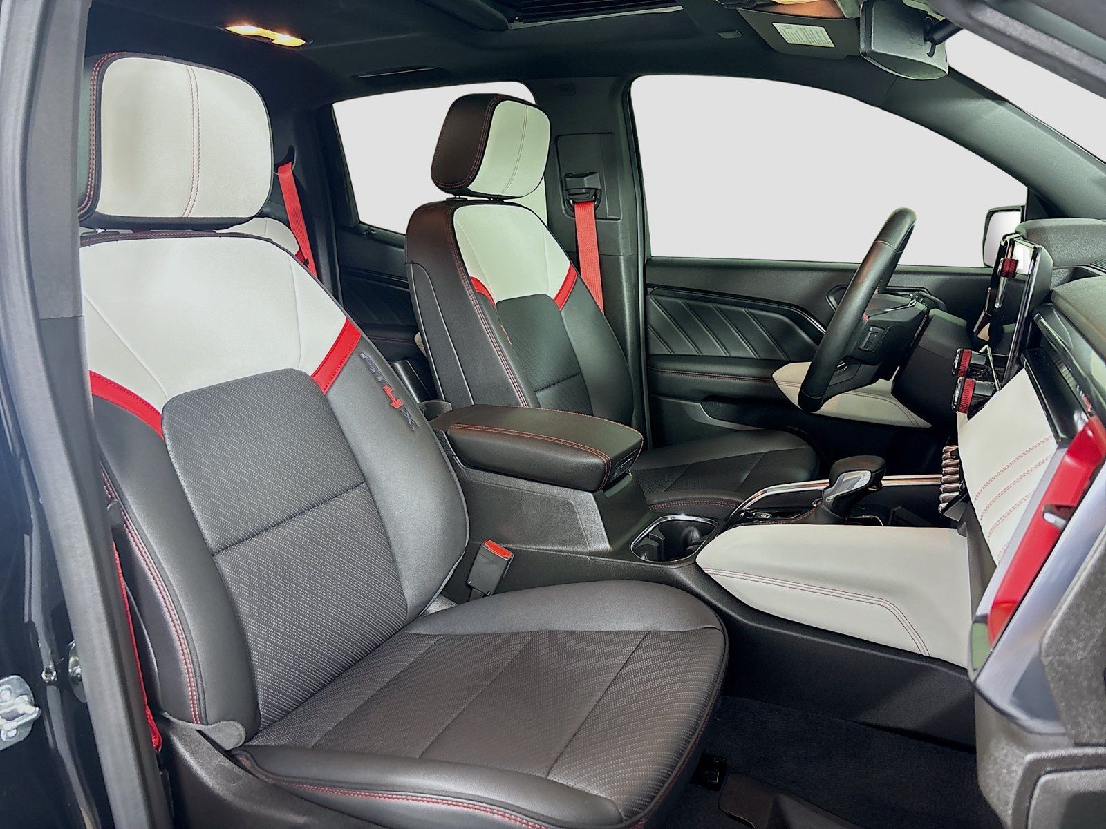 Used 2025 GMC Canyon AT4 w/ AT4X Package AWD/4WD image 29