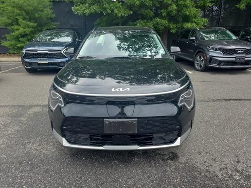Used 2023 Kia Niro Wind w/ Wind Preserve Package FWD image 2