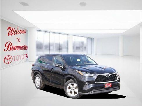 Certified 2024 Toyota Highlander LE image 2