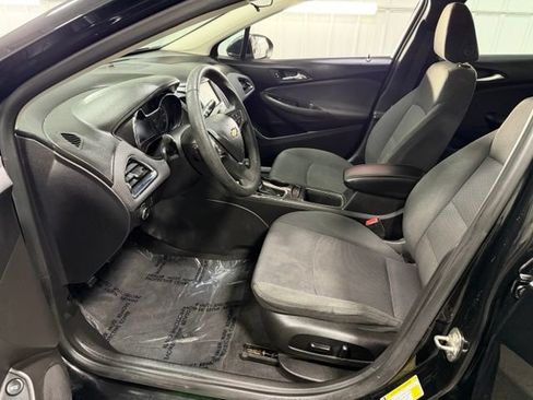 Used 2018 Chevrolet Cruze LT w/ Convenience Package FWD image 7