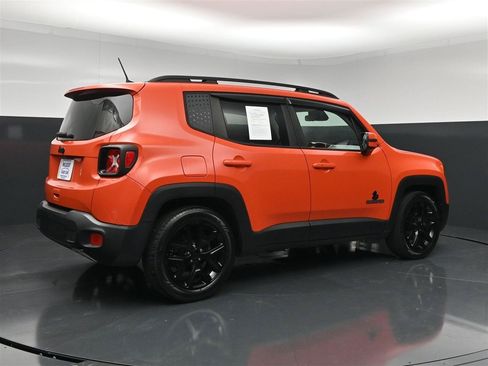 Used 2018 Jeep Renegade Altitude w/ Cold Weather Group FWD image 5