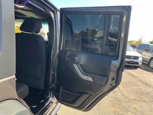 Used 2018 Jeep Wrangler Unlimited Sport S image 30