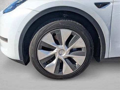 Used 2022 Tesla Model Y Long Range image 27