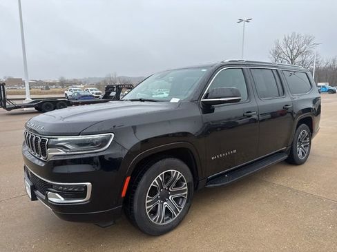 Used 2023 Jeep Wagoneer L Series II image 7