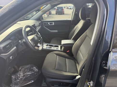 Used 2022 Ford Explorer XLT w/ Class IV Trailer Tow Package image 12