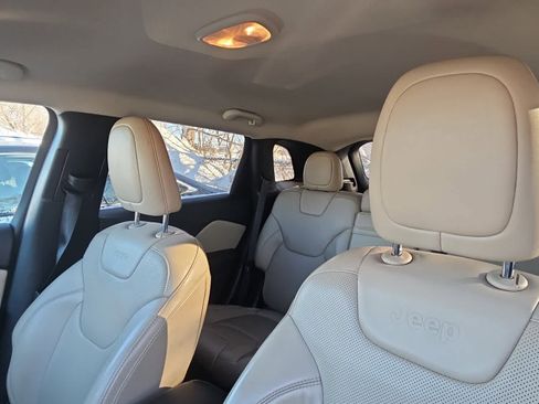 Used 2016 Jeep Cherokee Limited w/ Luxury Group image 6