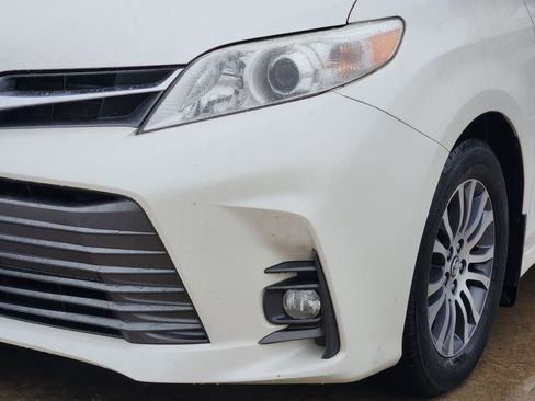 Used 2020 Toyota Sienna XLE Premium FWD image 9