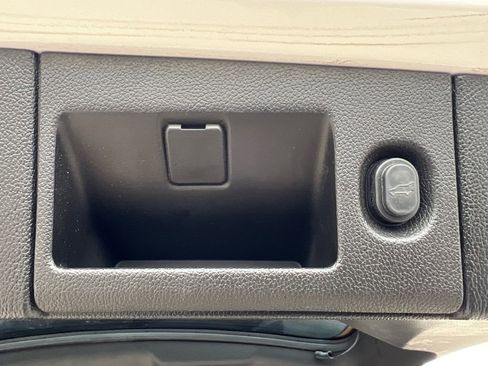 Used 2018 Cadillac Escalade Premium Luxury image 42