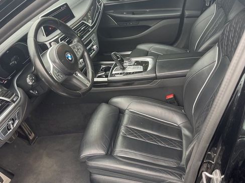 Used 2022 BMW 740i xDrive w/ M Sport Package image 9
