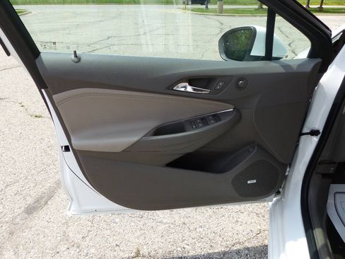Used 2018 Chevrolet Cruze Premier FWD image 20