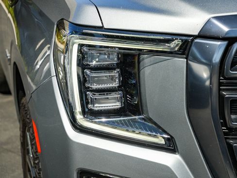 Used 2024 GMC Yukon AT4 w/ AT4 Premium Package AWD/4WD image 8