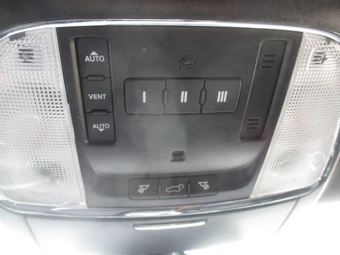 Used 2018 Jeep Grand Cherokee Limited image 31