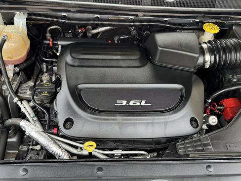 Used 2018 Chrysler Pacifica Touring-L FWD image 10