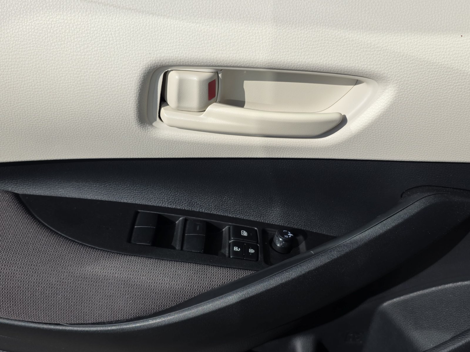 Used 2026 Toyota Corolla LE FWD image 25