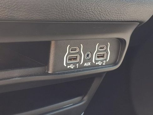 Used 2024 Chrysler Pacifica Limited FWD image 10