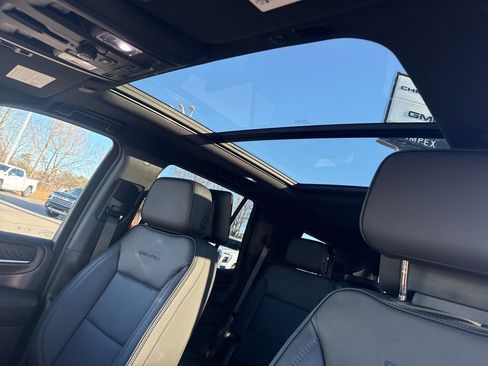 Used 2023 GMC Yukon Denali w/ Denali Reserve Package AWD/4WD image 10