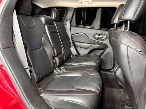 Used 2016 Jeep Cherokee Trailhawk w/ Leather Interior Group AWD/4WD image 29