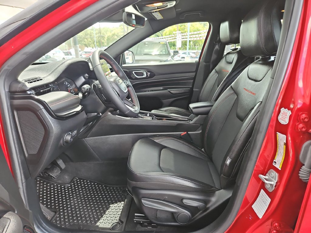 Used 2025 Jeep Compass Trailhawk AWD/4WD image 23