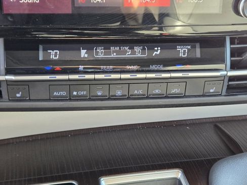 Used 2022 Toyota Sienna XLE image 17