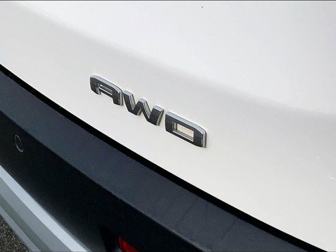 Used 2023 GMC Acadia SLT image 8