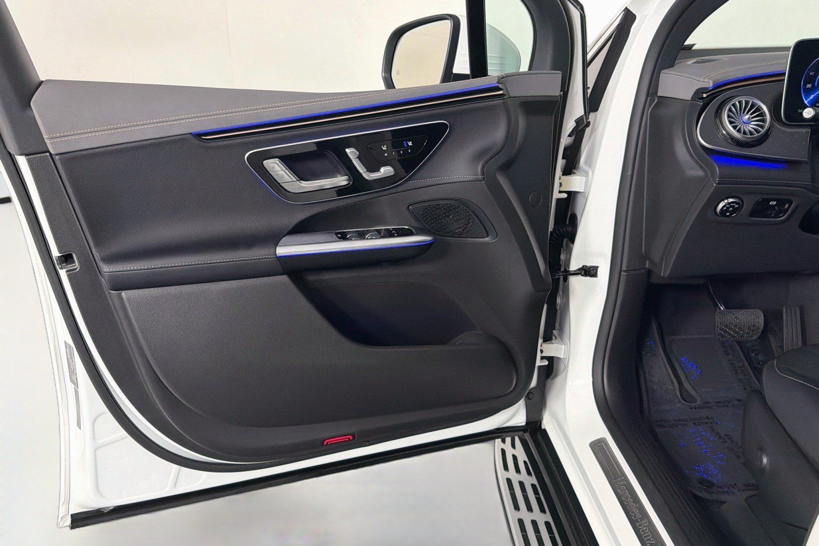 Certified 2026 Mercedes-Benz EQE 320 4MATIC SUV image 21