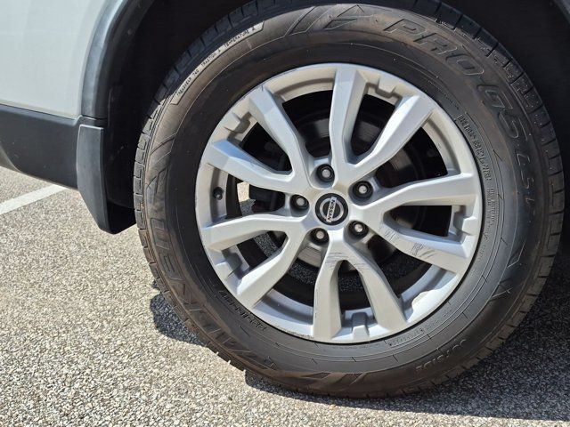 Used 2017 Nissan Rogue SV FWD image 11