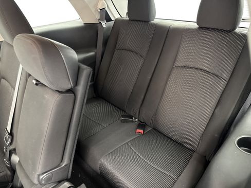 Used 2017 Dodge Journey SE w/ Flexible Seating Group image 16