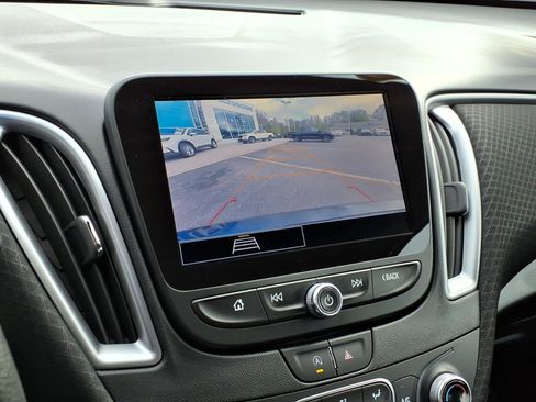 Used 2025 Chevrolet Malibu LT FWD image 18