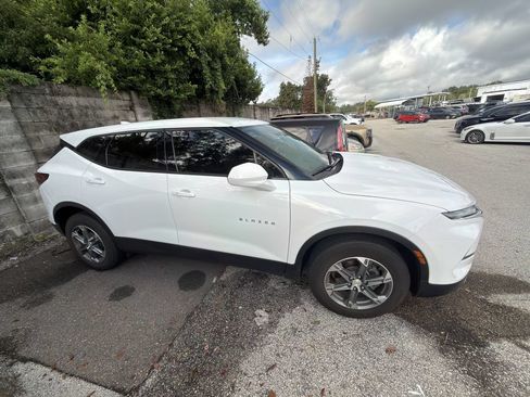 Used 2024 Chevrolet Blazer LT FWD image 3