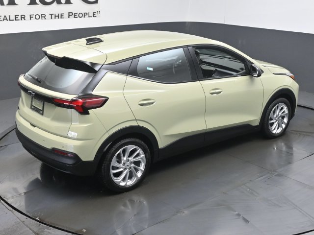 New 2027 Chevrolet Bolt LT w/ Comfort Package FWD image 19