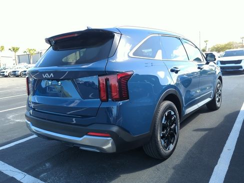 Certified 2025 Kia Sorento S w/ Panoramic Sunroof Package image 10