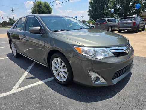 Used 2012 Toyota Camry XLE w/ Leather Pkg FWD image 8