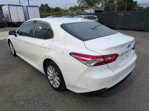 Used 2020 Toyota Camry LE FWD image 5