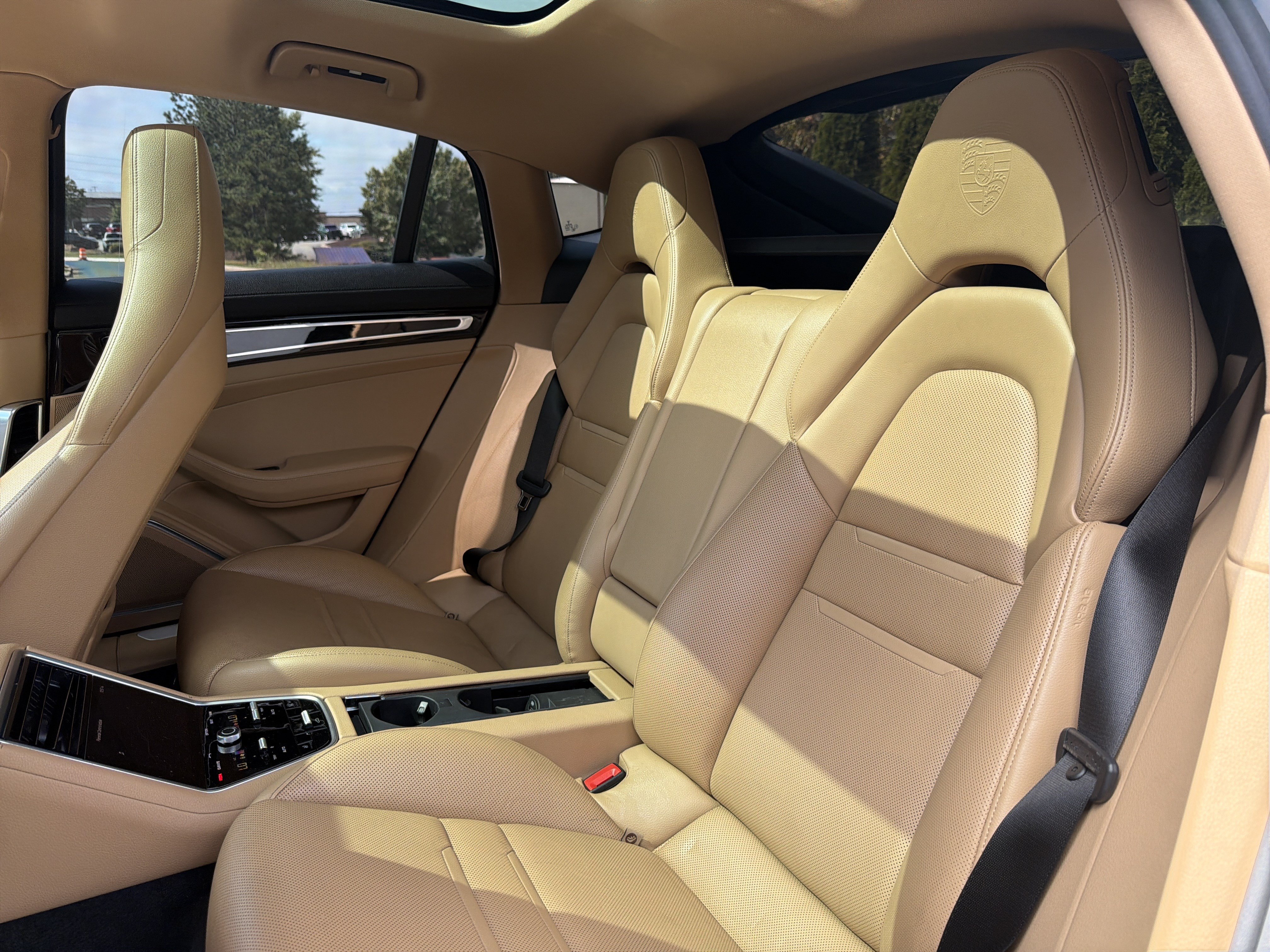 Used 2018 Porsche Panamera RWD image 9