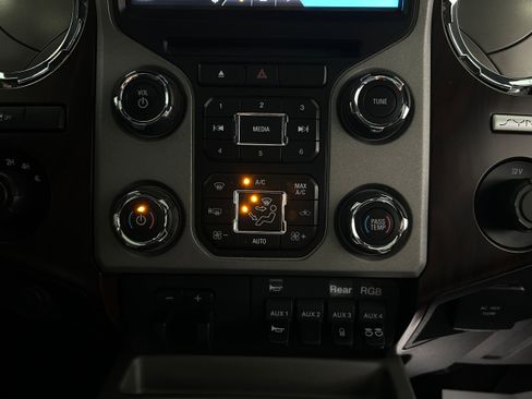 Used 2015 Ford F350 Lariat AWD/4WD image 9