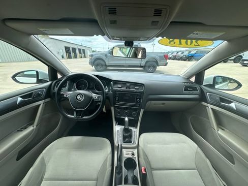 Used 2018 Volkswagen Golf S FWD image 22