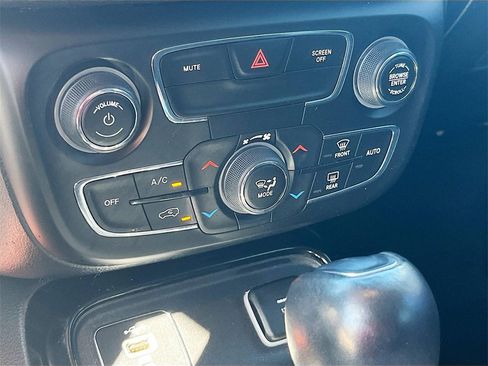 Used 2021 Jeep Compass Latitude image 15