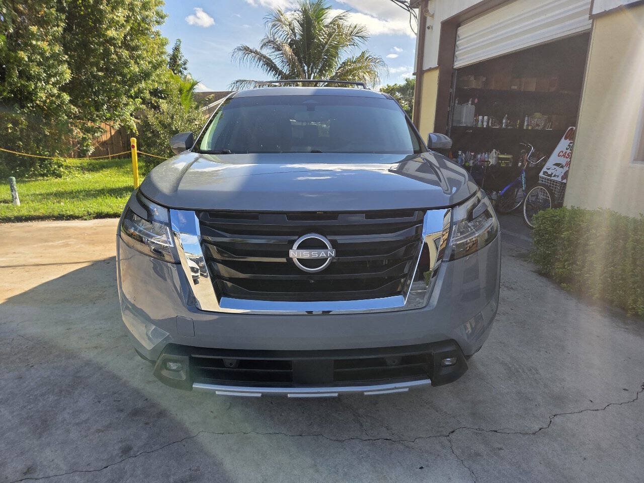 Used 2022 Nissan Pathfinder Platinum w/ Cargo Package FWD image 3