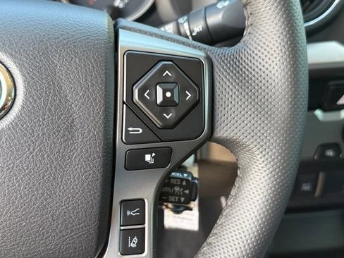 Used 2020 Toyota Tacoma SR5 RWD image 14