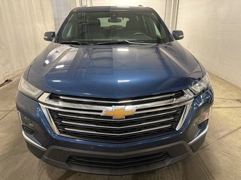 Used 2023 Chevrolet Traverse LT image 2