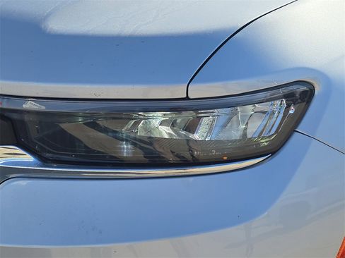 Used 2025 Jeep Grand Cherokee Laredo w/ Luxury Tech Group I image 30