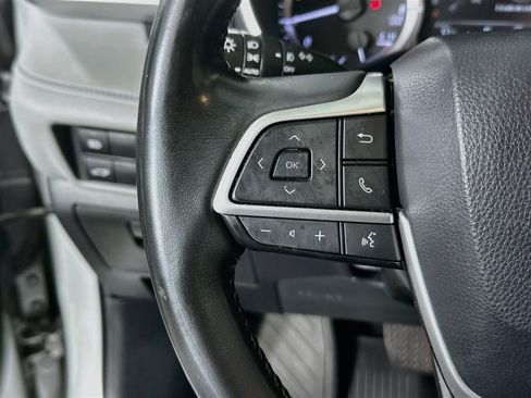 Used 2023 Toyota Highlander XLE FWD image 16