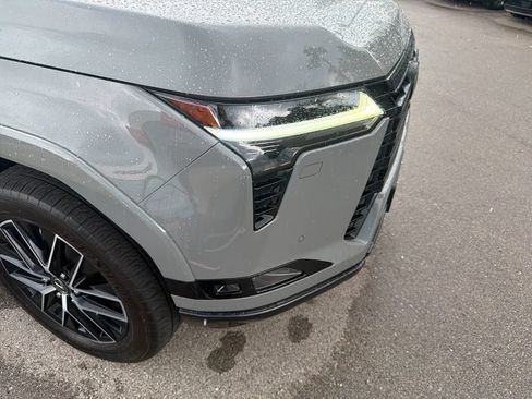 Used 2024 Lexus GX 550 w/ Accessory Package (Z1) AWD/4WD image 40