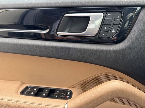 Used 2023 Porsche Cayenne image 19